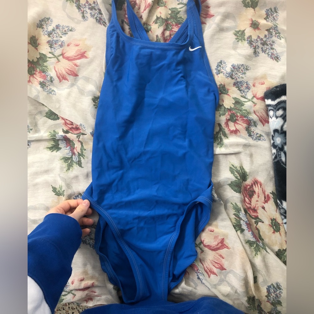 Nike Performance Swimwear Cut Out One Piece Swimsuit - Size 4